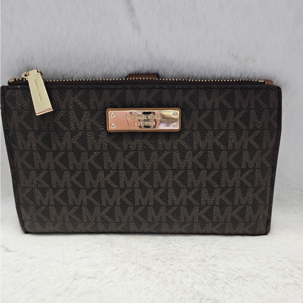 Michael Kors Jets Set Large Signature Logo Wallet